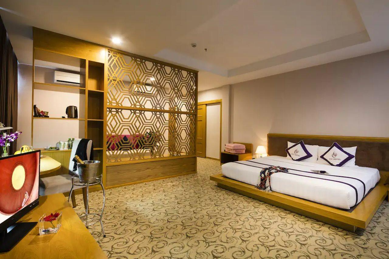 Ttc Hotel Deluxe Airport Хошимин Экстерьер фото